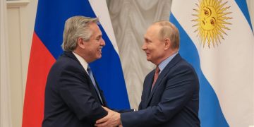 Argentina gira en su política exterior y vota en contra de Rusia en la ONU