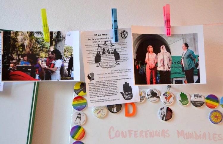 Presentan un archivo digital sobre feminismos