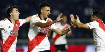 Con polémica y un golazo, River le ganó a Banfield