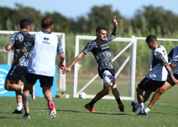 Un cambio obligado y una duda: las variantes que asoman en Belgrano