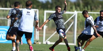 Un cambio obligado y una duda: las variantes que asoman en Belgrano