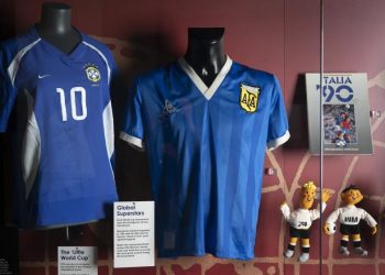Subastarán la camiseta que Maradona usó frente a Inglaterra en México´86