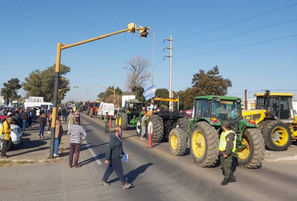 El Gobierno criticó el tractorazo organizado por JxC y producores rurales: "Es una marcha política"