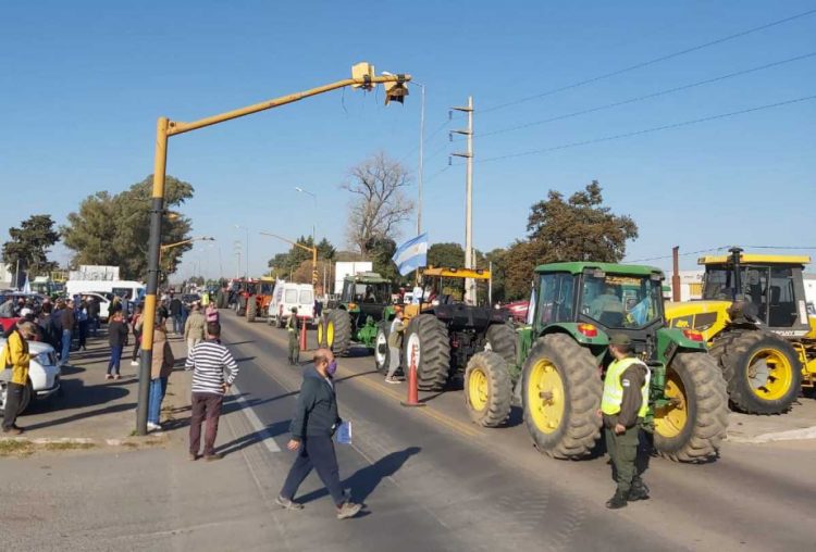 El Gobierno criticó el tractorazo organizado por JxC y producores rurales: "Es una marcha política"