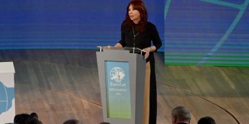 CFK: “Que te pongan una banda y te den el bastón no significa que te den el poder”