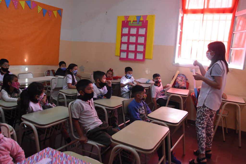 Las escuelas primarias tendrán una hora más de clase por día