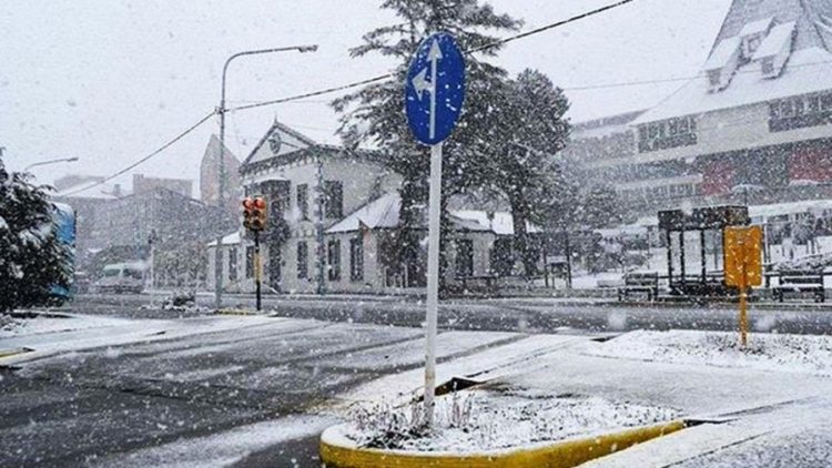 Picos de 40 grados, nevadas, lluvias y hasta granizo en el país