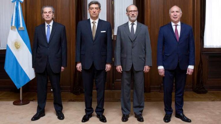 La Corte condiciona a los otros poderes