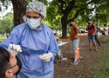 Reportaron 21 muertos y 1.974 nuevos contagios de coronavirus