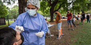 Reportaron 21 muertos y 1.974 nuevos contagios de coronavirus
