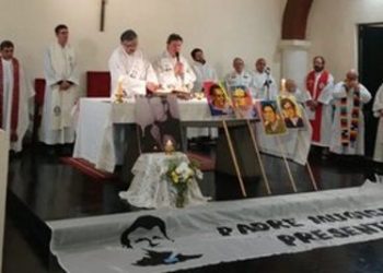 Curas en Opción por los Pobres: «Que la deuda la paguen los que fugaron capitales»