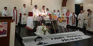 Curas en Opción por los Pobres: «Que la deuda la paguen los que fugaron capitales»