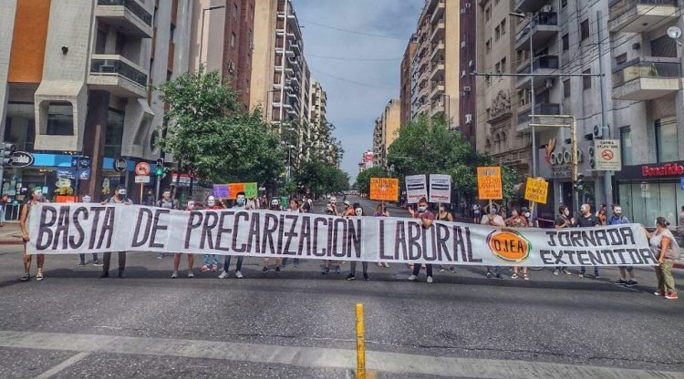 Docentes de jornada extendida denuncian precarización laboral