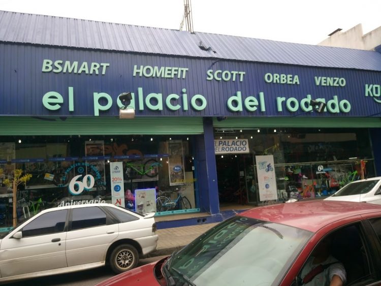 El Palacio del Rodado sufrió un robo millonario en motos y monopatines