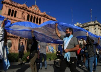 Con fuertes críticas al Gobierno, productores agropecuarios realizaron un «tractorazo» a la Plaza de Mayo