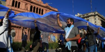 Con fuertes críticas al Gobierno, productores agropecuarios realizaron un «tractorazo» a la Plaza de Mayo