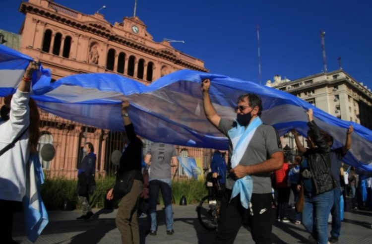 Con fuertes críticas al Gobierno, productores agropecuarios realizaron un "tractorazo" a la Plaza de Mayo