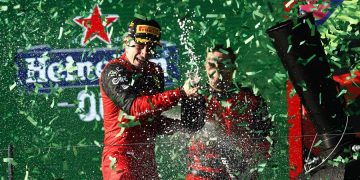 Leclerc se llevó el GP de Australia y es el líder