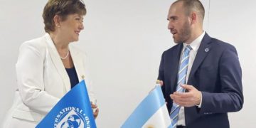 Economía confirmó que cumplió la meta de déficit fiscal acordada en el programa