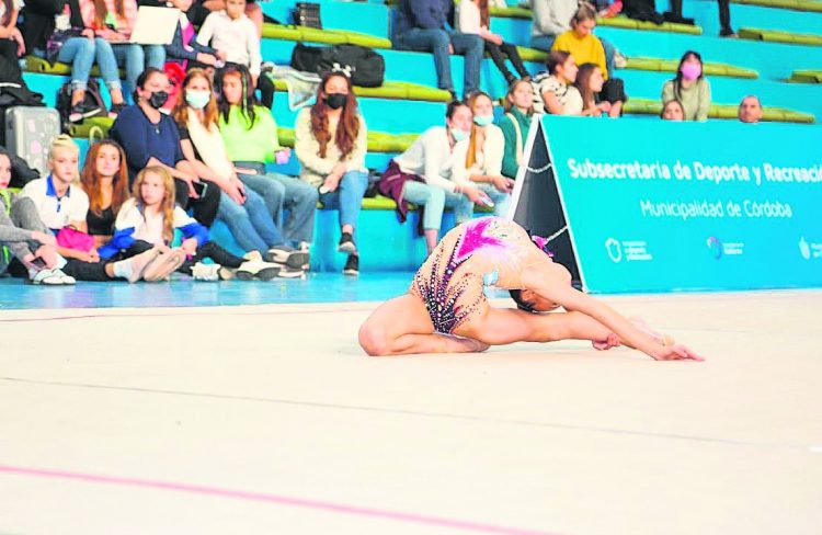 El club Municipalidad recibió a las mejores gimnastas del país