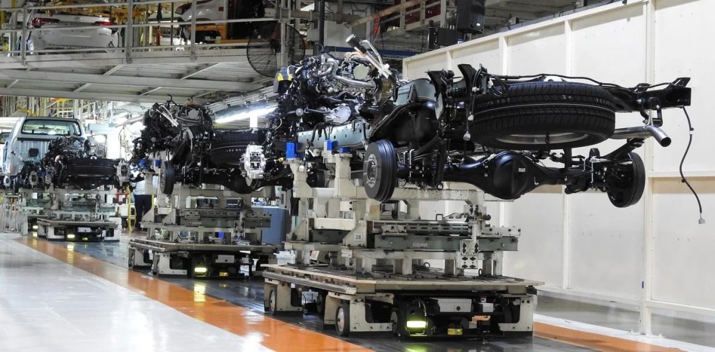 Automotrices advierten falta de dólares para comprar insumos