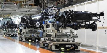 Automotrices advierten falta de dólares para comprar insumos