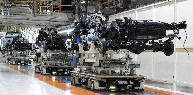 Automotrices advierten falta de dólares para comprar insumos