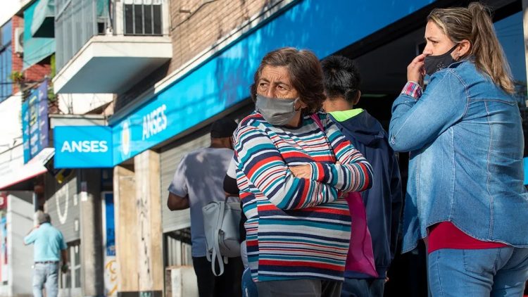 Comenzó el pago del bono de $ 6.000 para 4,6 millones de jubilados y pensionados