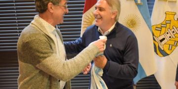 Mario Kempes visitó la ciudad y fue declarado huésped de honor