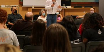 León se postula por «Vamos» para ser el próximo rector de la UNC