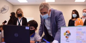 Llaryora inauguró una nueva obra escolar