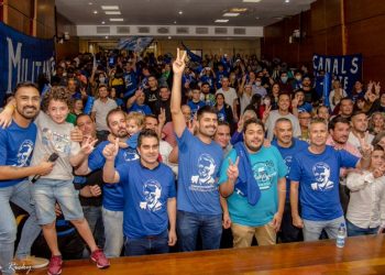 Reapareció «La Militante» con un fuerte apoyo a Llaryora