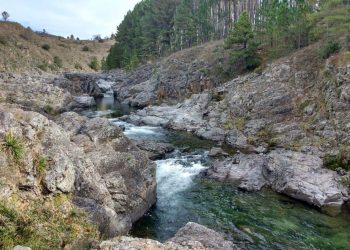 Un turista cayó desde un barranco mientras intentaba sacarse una selfie