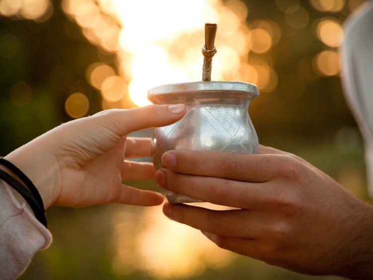 Especialistas afirman que el consumo de mate compartido se modificó tras la pandemia