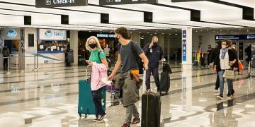 Migraciones simplificó los requisitos para viajar al exterior