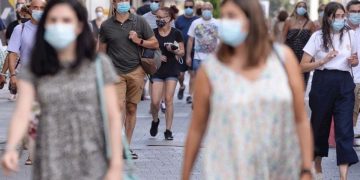 Científicos advierten que la esperanza de vida disminuyó dos años por el coronavirus