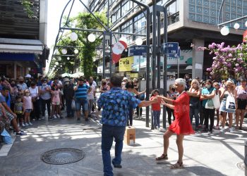 El ministerio de Salud suprimió la recomendación de mantener distanciamiento social