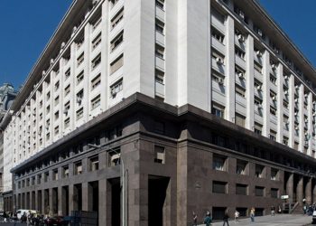 La recaudación tributaria aumentó 62,5% en marzo a un billón 241.089 millones de pesos