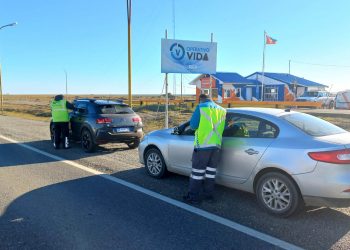 Sancionarán a quienes circulen por la banquina el fin de semana largo