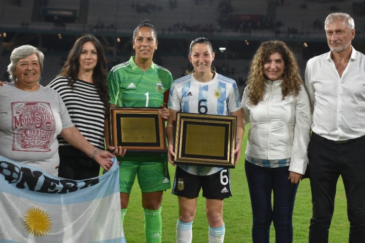 El fútbol femenino vivió una noche histórica en el Kempes