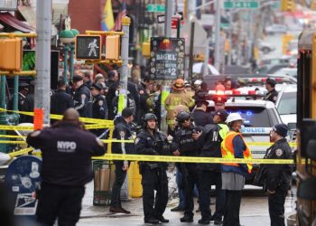 Un tiroteo en el metro de Nueva York deja como saldo al menos 13 heridos