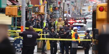 Un tiroteo en el metro de Nueva York deja como saldo al menos 13 heridos