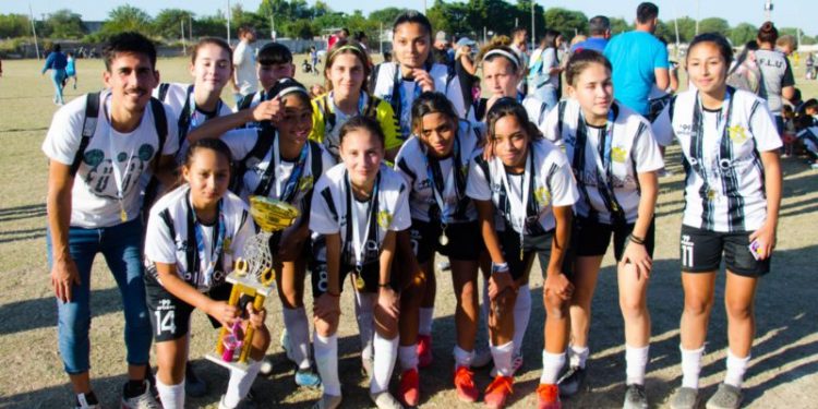 La Sub 17 del Club Municipalidad levantó la primera copa anual