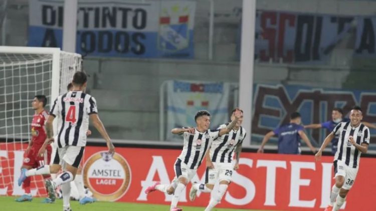 Talleres venció a Sporting Cristal de local y se ilusiona con pasar a octavos