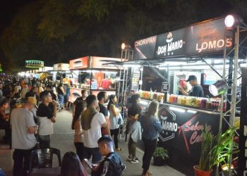 Una multitud pasó por el Festival del Humor y el Choripán