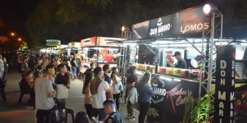 Una multitud pasó por el Festival del Humor y el Choripán