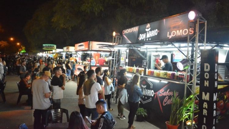 Una multitud pasó por el Festival del Humor y el Choripán