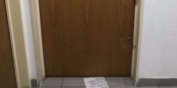 Le dejó una nota a su vecino quejándose por sus «ruidos molestos», pero él murió hace dos años