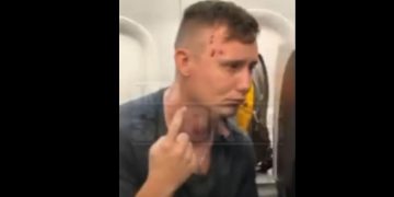 Tyson se descontroló a bordo de un avión y agredió a un pasajero que lo molestaba