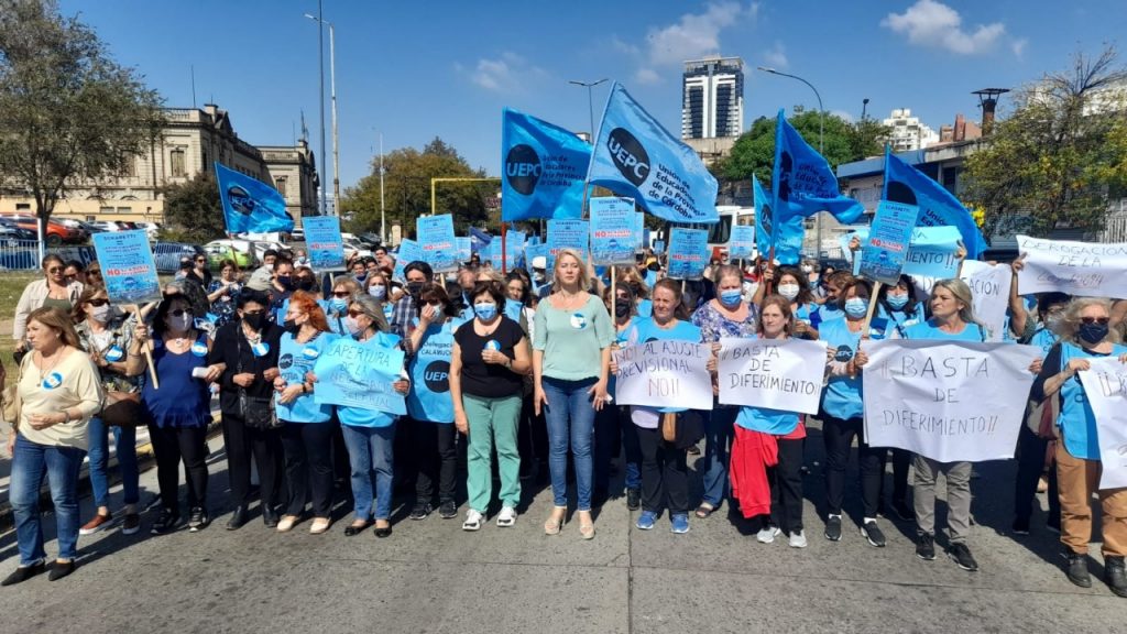 Docentes movilizados por el fin del “ajuste” previsional